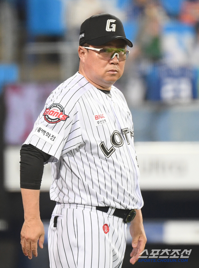 Replacement with one out in the 6th inning → Allowed to tie...After the victory, I threw more than 5 innings of sorry from the head coach