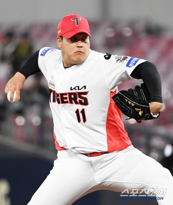 Where's the fastball? KIA's Cho Sang-woo, ball ball ball ball with a maximum speed of 145 kilometers → Are you a virtuoso. Anyway, I'm blocking him