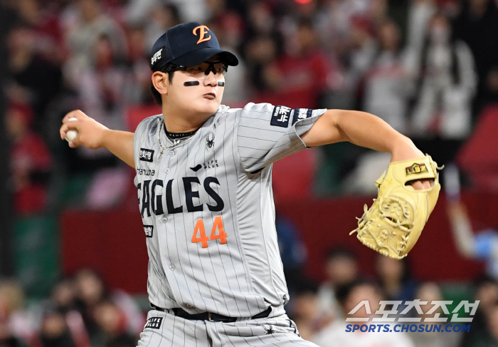 You can win consecutive games. Director Dal was right. a seven-game winning streak. 4 wins and 9 losses → 10 wins and 2 losses. Hanwha, the runner-up who shot a drama for a month, is now chasing LG