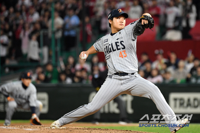 You can win consecutive games. Director Dal was right. a seven-game winning streak. 4 wins and 9 losses → 10 wins and 2 losses. Hanwha, the runner-up who shot a drama for a month, is now chasing LG