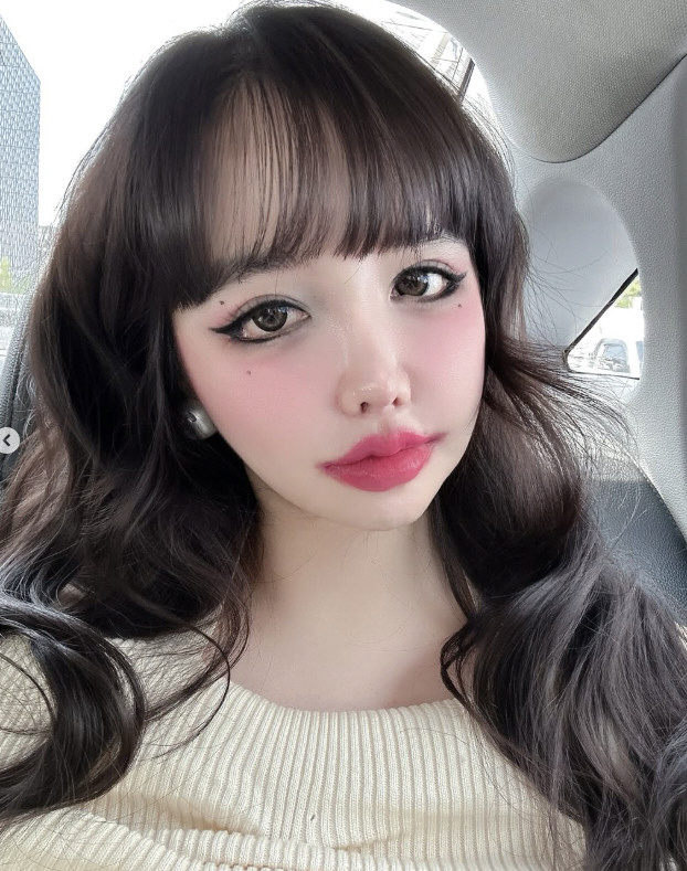 Park Bom, smudged lips and eyeliner...I'm worried about my change after explaining the filter no