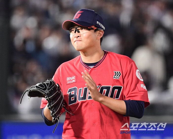 8 billion master's sensitive senses → He helped set a new record for 12K eyeglasses ace and throws it with confidence. 