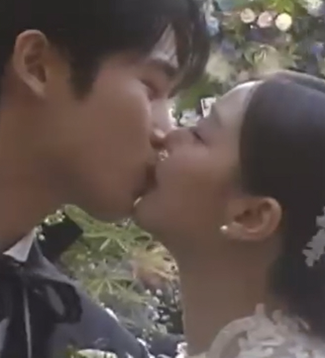 Choi Si-hoon ♥ Ailee's wedding speech. A pretty couple who love each other generously