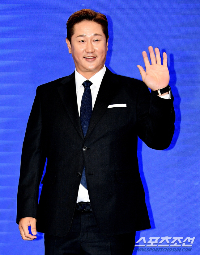 A cumulative annual salary of 38.5 billion Lee Dae-ho, more than 1 billion won in taxes this year alone..Bank account balance disclosed (baseball representative)
