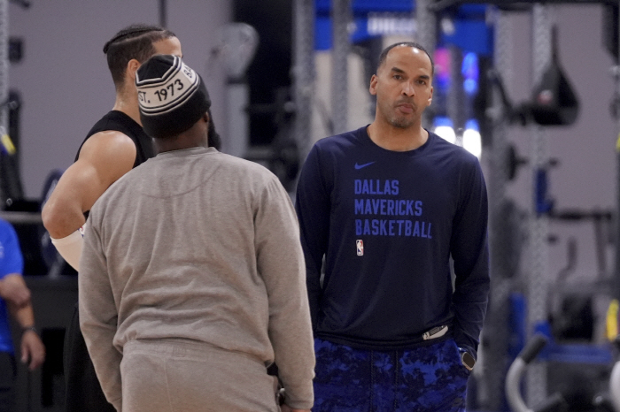 Dallas is going to the final? A series of blunders, Dallas Nico. I didn't know the aftermath of Doncic would be this bad