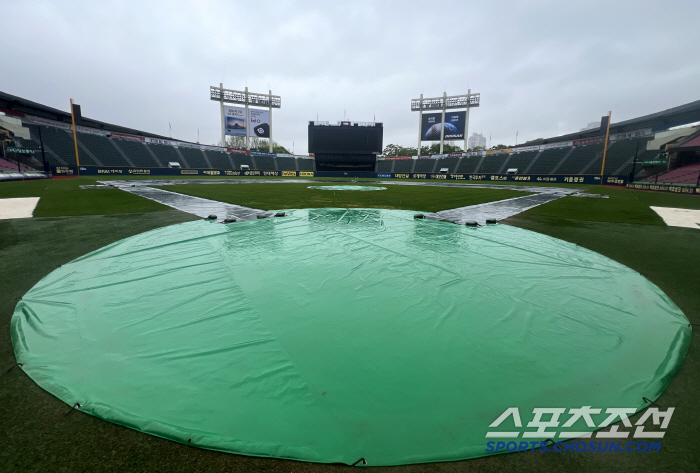From day one of the three consecutive games? Can Jamsil wet spring rain play NCLG?