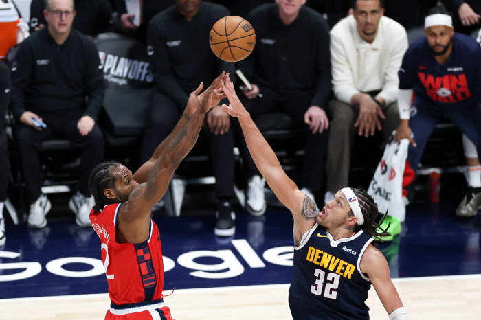 Game 1 7 turnovers → Game 2 39 points, field-fighting success rate of 78.9%. Perfect reversal  PO DNA Kawhi Leonard. Los Angeles Clippers' victory over Jokic and ace team wins by a landslide