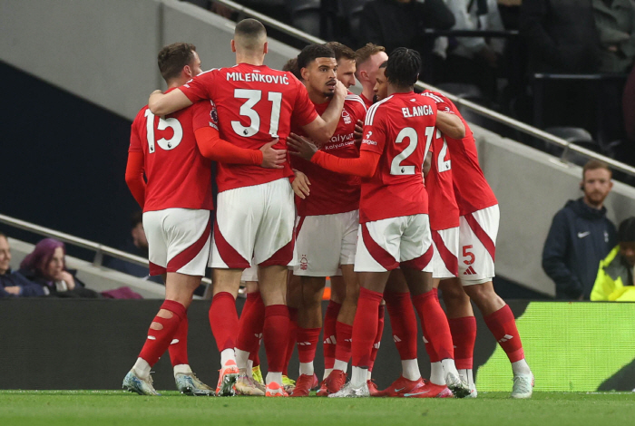 I miss Son Heungmin Boos outburst Tottenham's disgraced record in 28 years, closing behind Nottingham by 02 in the first half