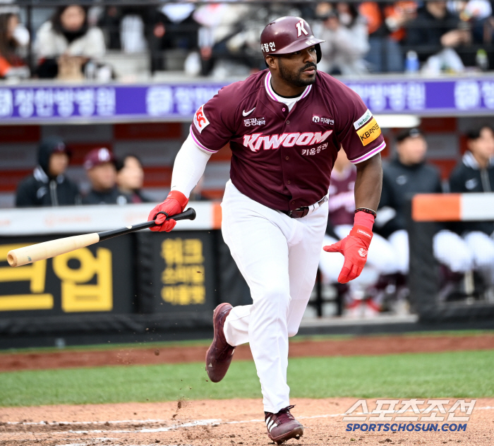 Isn't it at the stage of discussing two foreign pitchers? → Kiwoom believes in Puig. Unlike in 2022, he's very serious