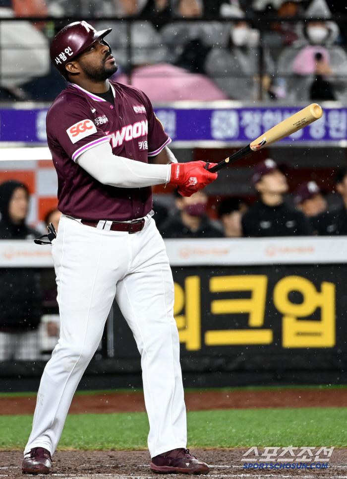 Isn't it at the stage of discussing two foreign pitchers? → Kiwoom believes in Puig. Unlike in 2022, he's very serious