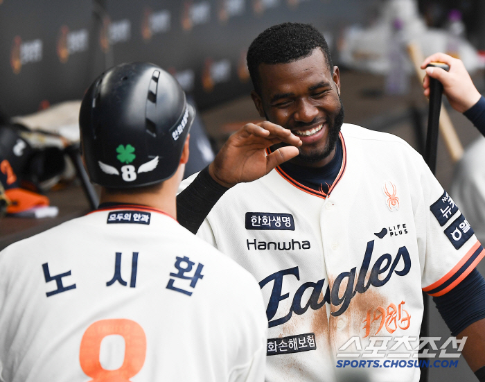 It's faster than winning the championship. The best start in 19 years, how strong Hanwha is now