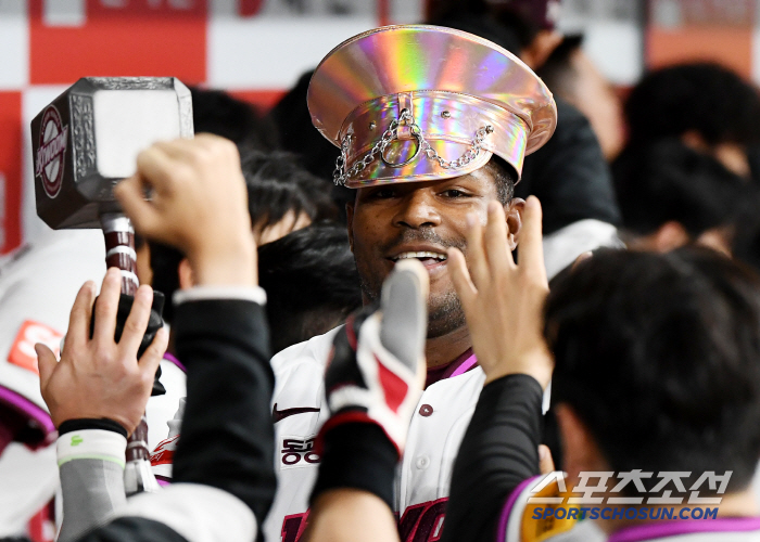 Left field, wake up! Puig's cannon fire! 130m super-large home run → Manager Hong Won-ki responds to his trust