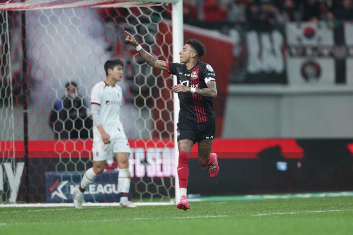 Lingard Is Not in Korea, Child Sexual Crimes Trial → Grandpa stood by...FC Seoul Permits Conditions for Playing Weekend