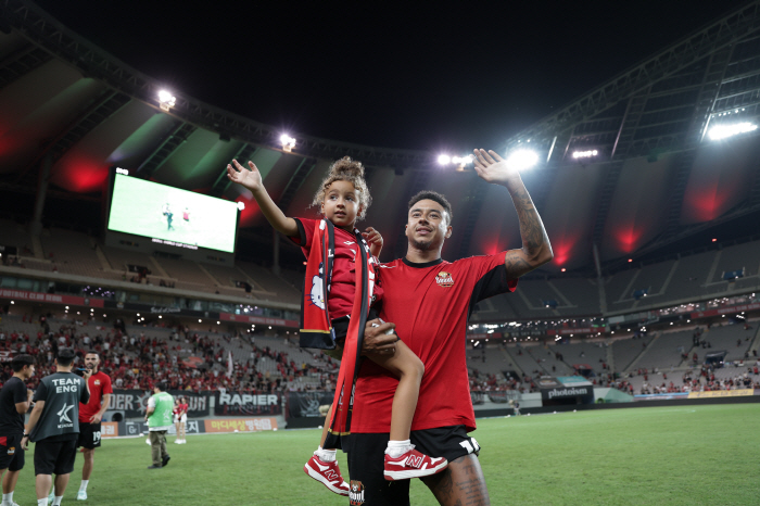 Lingard Is Not in Korea, Child Sexual Crimes Trial → Grandpa stood by...FC Seoul Permits Conditions for Playing Weekend