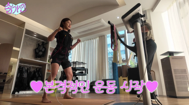 The main character's unexpected daily life for the 30 million won event fee? From the 'self-made song' perfume to the EMS workout, which is the song that debuted on YouTube, it's revealed for real