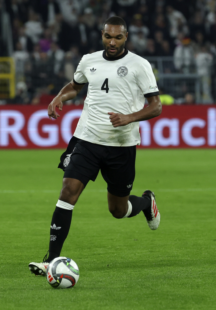 The Rebaumun is moving. The German special centerback chanted coolly. I'm not renewing my contract! I'm done with Leverkusen