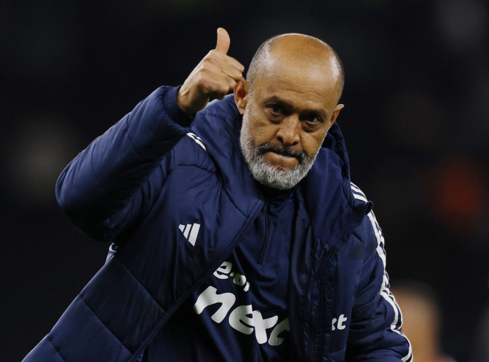 The Tal Tottenham effect, which even applies to the coach, returned as a true interpersonal winner, with Santo being insulted and kicked out of Tottenham