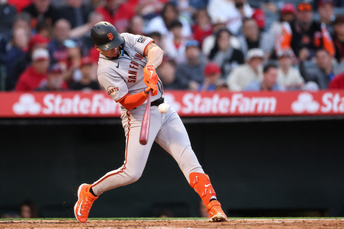 You can't play in April? Is this what you're talking about? Lee Jung-hoo's RBI eating 259.4 billion FA's shabby excuse, SF's stomach is burning