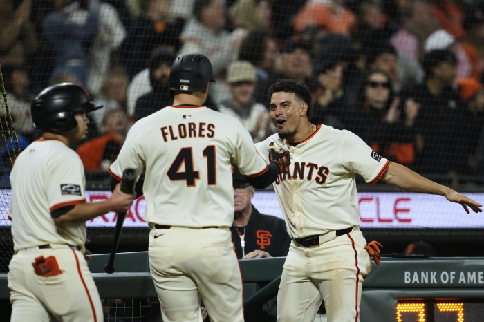 You can't play in April? Is this what you're talking about? Lee Jung-hoo's RBI eating 259.4 billion FA's shabby excuse, SF's stomach is burning