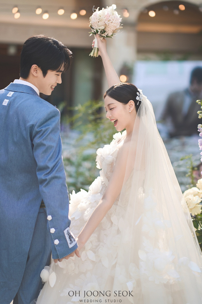 Ailee ♥ Choi Si-hoon, wedding photo like a fairy tale wedding...I'll live a happy life