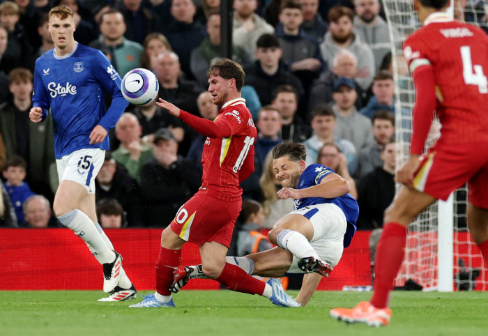 I'll just stay in Liverpool...EPL star player dismisses Real Madrid transfer rumors