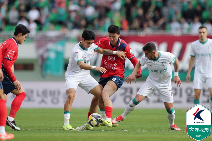 In addition, the red card of Kimcheon Sangmu Yoo Kang-hyun has been erased, suspension of K-League participation, sanctions, and team penalties are all reduced