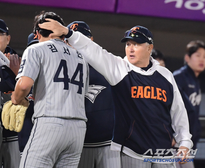 Mr. Zero, who was stabbed in the back by director Kim Kyung-moon, is this good? a finishing pitcher with a zero ERA
