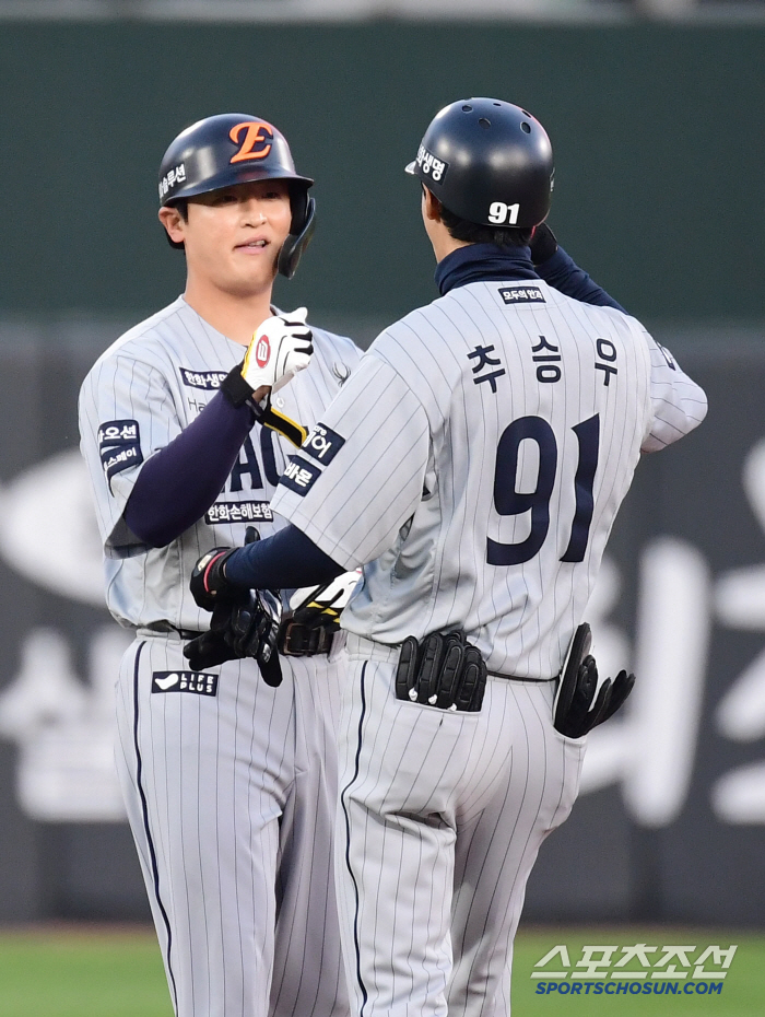 Mr. Zero, who was stabbed in the back by director Kim Kyung-moon, is this good? a finishing pitcher with a zero ERA