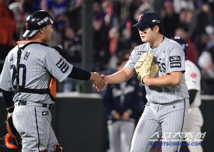 Mr. Zero, who was stabbed in the back by director Kim Kyung-moon, is this good? a finishing pitcher with a zero ERA