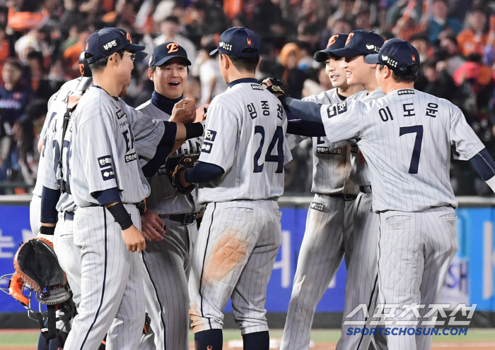 Mr. Zero, who was stabbed in the back by director Kim Kyung-moon, is this good? a finishing pitcher with a zero ERA