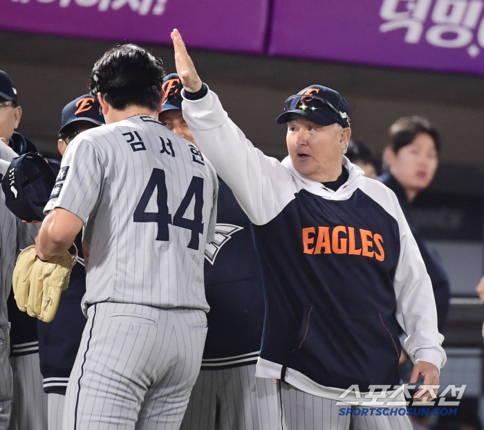 Mr. Zero, who was stabbed in the back by director Kim Kyung-moon, is this good? a finishing pitcher with a zero ERA