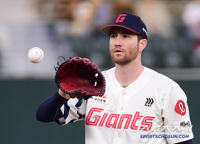 There is no sign of improvement. Five runs in the first inning, the head coach pointed out...Is it the biggest crisis for foreigners in their fourth year