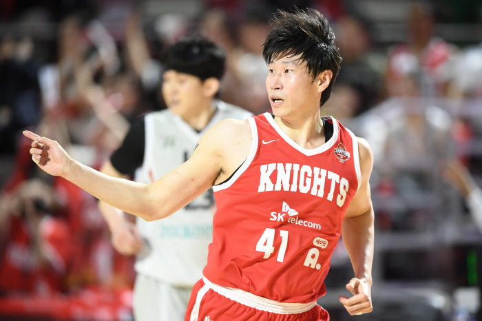 I got a 100% chance SK sees the championship of the semifinal PO for two consecutive wins...If you add one more win to KT, you will go to the championship with 8670 great victory