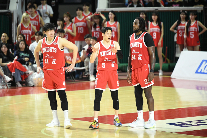 I got a 100% chance SK sees the championship of the semifinal PO for two consecutive wins...If you add one more win to KT, you will go to the championship with 8670 great victory