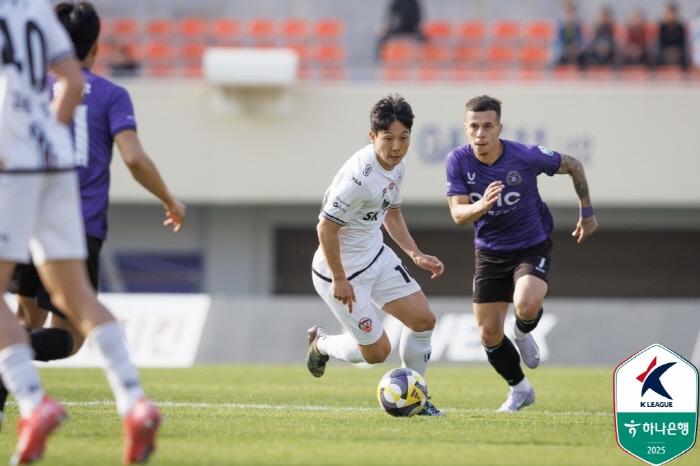 There's no draw in Anyang Men's team, win, lose, lose → win! Choi Kyu-hyun beat Jeju 21 with the winning goal and jumped to 5th place in the Sangs
