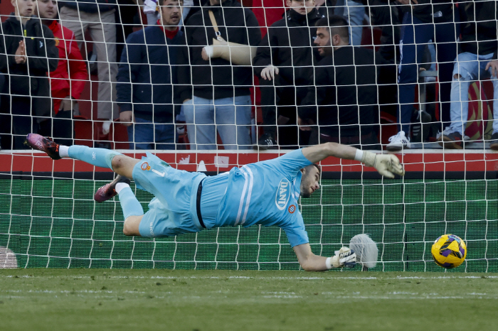 You're the worst one ever! Manchester United have run out of patienceAlready completed the offer to recruit replacements