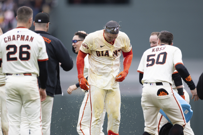 Are you number one in ERA? I'm Lee Junghoo! SF's flagship hitter Lee Jung-hoo succeeded in targeting the current MLB's best pitcher. 4G consecutive hits  Team jumps to second place with lucky walk-off win