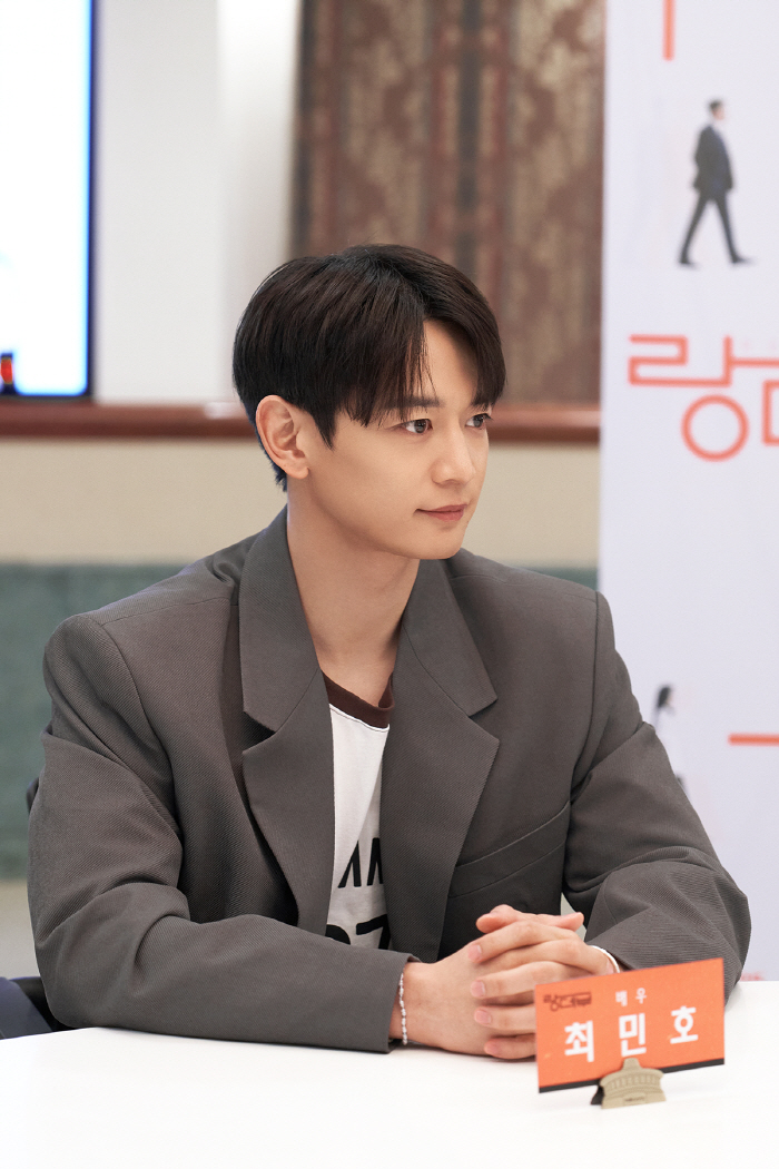  Choi Minho from Rendezvous. I want to be called Choi Minho from SHINee in his April 50s