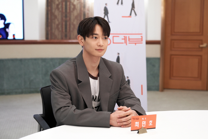  Choi Minho from Rendezvous. I want to be called Choi Minho from SHINee in his April 50s