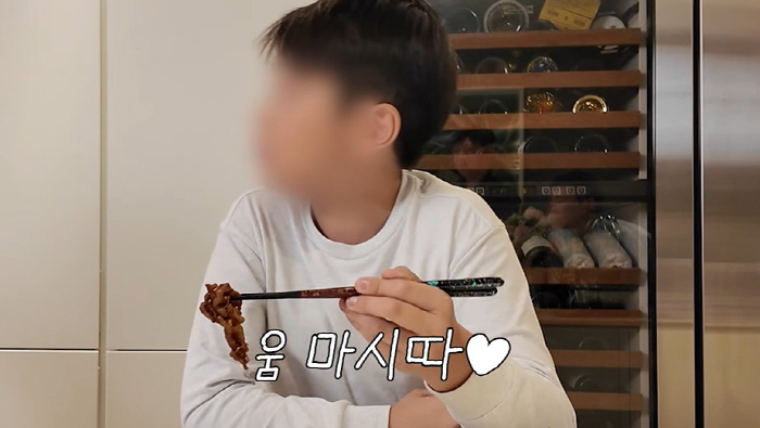 Lee Byung-hun, a rich man who looks and tastes just like 11 years old ♥ Lee Min-jung's son is on his father's side (Lee Min-jung MJ)