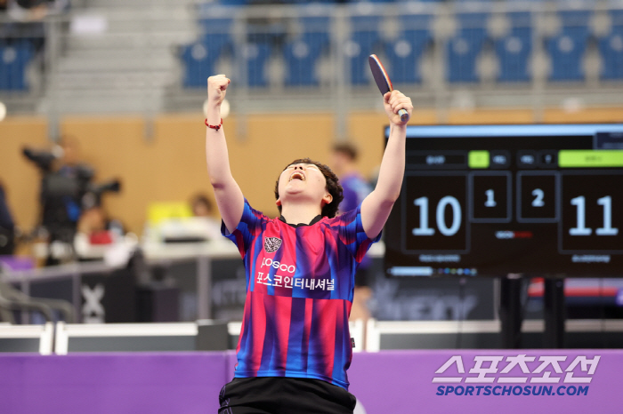 The special prize for the boss gave me a lot of strength! Coach Jeon Hye-kyung's POSCO International wins the 女's team event at the championship