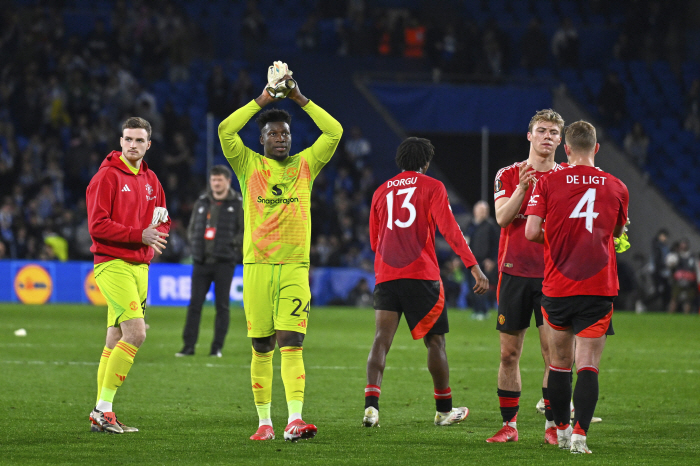 Ten Hach's bomb is finally leaving Manchester United. Worst GK on record, actively connecting with Saudi second division club