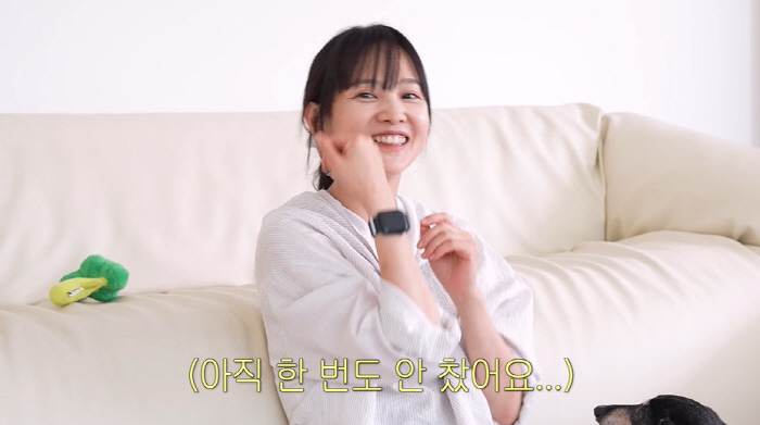 Yoon Seung-ah, I got a luxury watch from Company C on Kim Moo-yeol♥, but it hasn't been worn yet (Seung-ah Ro-woon)