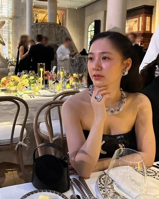130 billion wife Park Joo-mi looks like her first love at 52 years old