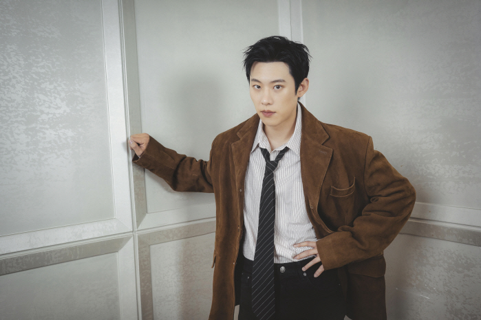 Kim Sung-Cheol Talks 'The Old Woman With The Knife' and His Musical Idol Days