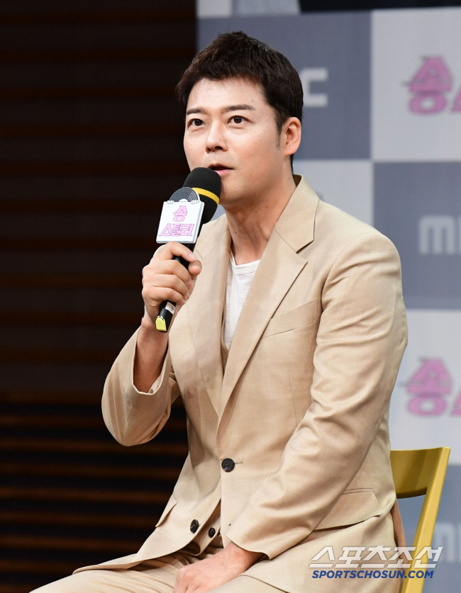 Jeon Hyun-moo is on the verge of getting off Nahonsan, and he won't give up his feelings about me. (Sadang-gui)