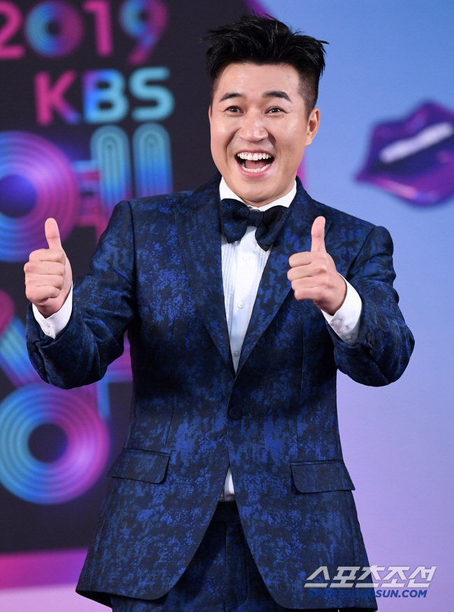 Kim Jong-min, the new bride, worried about the congratulatory money, and the PD paid 10 million won? Give it back to the members (1 night and 2 days)