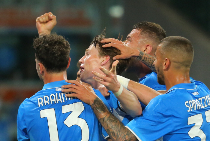 Tottenham's Conte bombshell Selfish player only, but he hasn't achieved anything in 20 years→It was true. Just before Napoli won