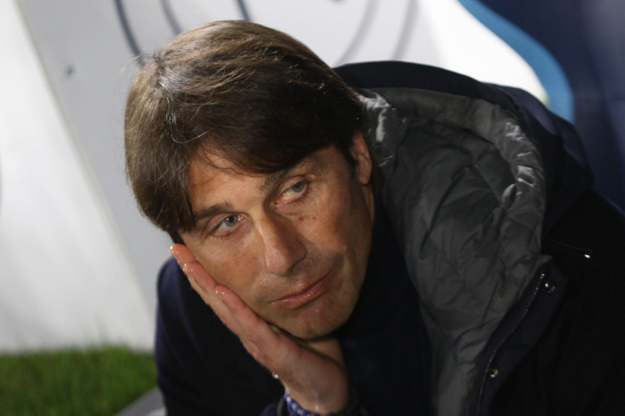 Tottenham's Conte bombshell Selfish player only, but he hasn't achieved anything in 20 years→It was true. Just before Napoli won