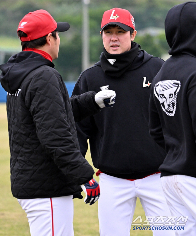 Choi Jung in Future's real game, finally coming back...He will return to the game against LG on the 2nd of next month as DH for the time being